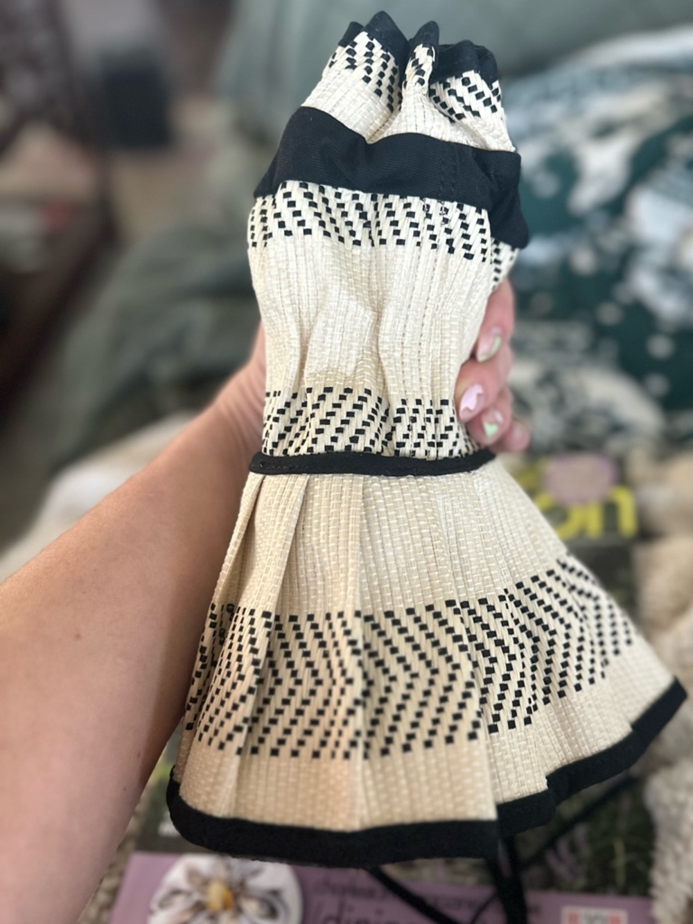 Lorna Inspired-Black & Cream Pleated Sun Hat- Small - Picture 5 of 5